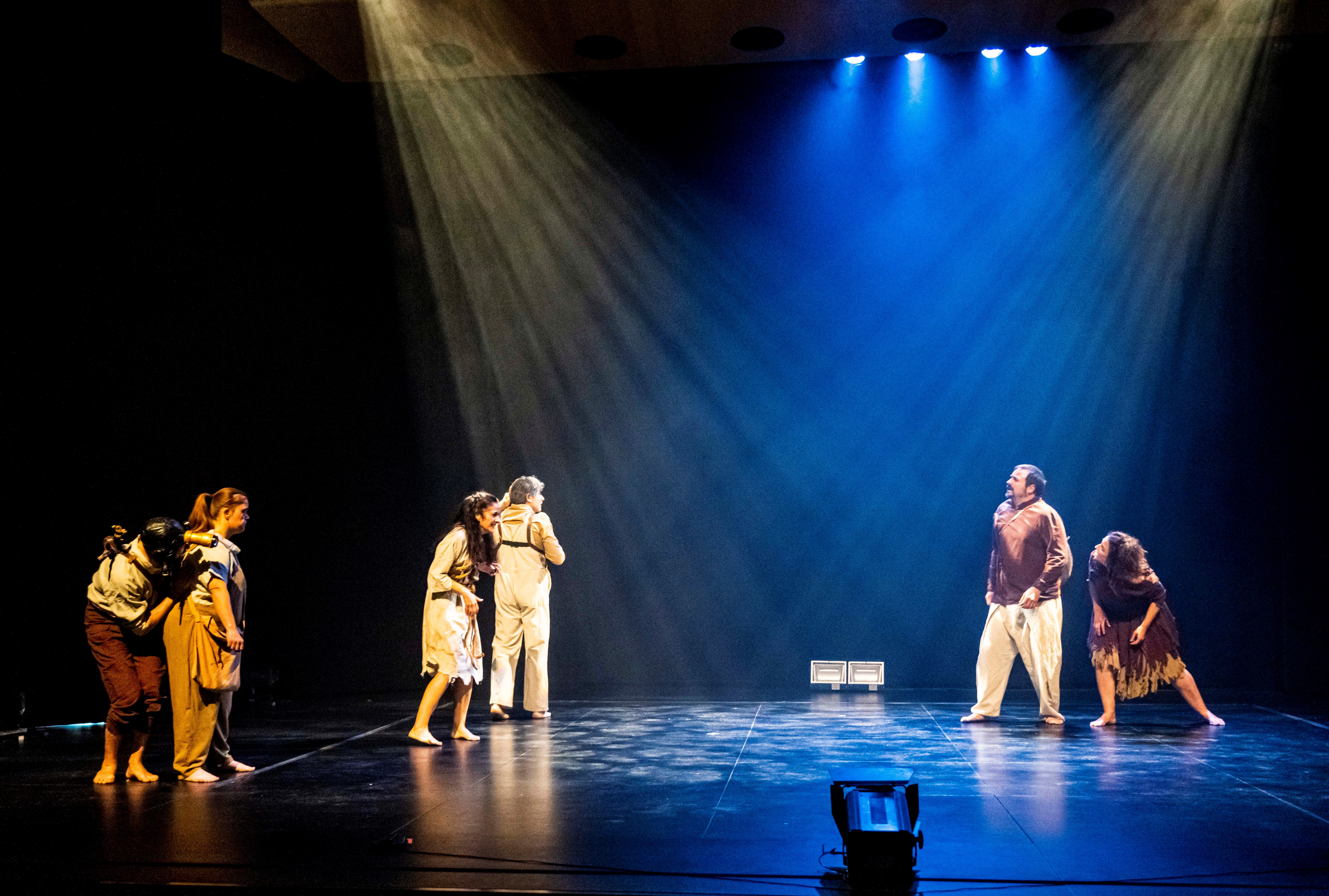  I Jornada de inclusión profesional en las artes escénicas en Alcobendas -  Imagen de parte del espectáculo en el escenario teatro Deconne.  -Imagen de parte del espectáculo en el escenario. 