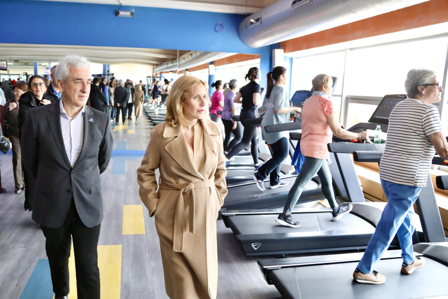 Visita a la Sala Fitness de la Ciudad Deportiva Valdelasfuentes, alcaldesa y concejal de deportes