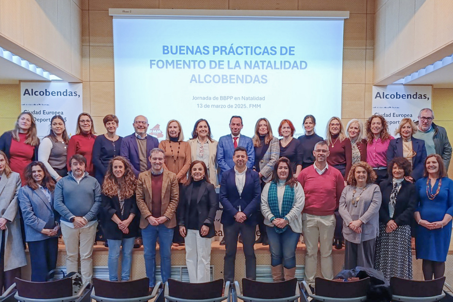 Jornada Buenas Prácticas de Fomento de la Natalidad, fotografía de familia